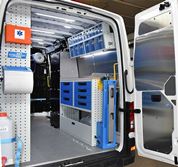 03_VW Crafter con portamorsa pieghevole e ripiano di lavoro sistema Ultra